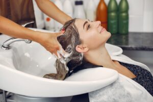 blog-scalp-massage-woman washing head